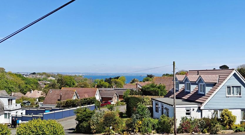 Photo of 3 Bed in Seaview