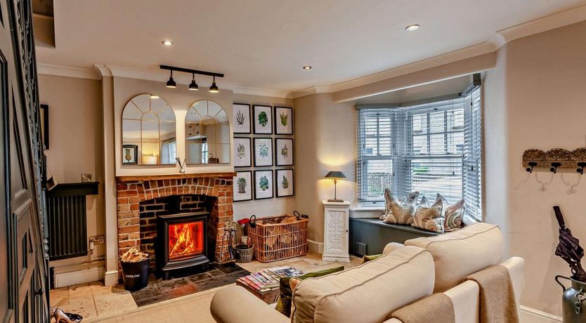 Photo of 3 Bed in Curry Rivel