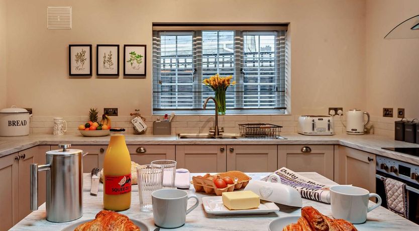 Photo of 3 Bed in Curry Rivel