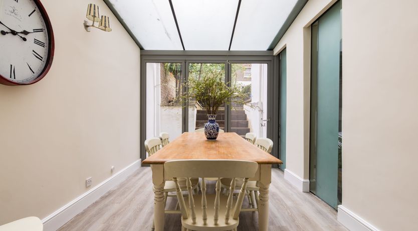 Photo of Earl's Retreat