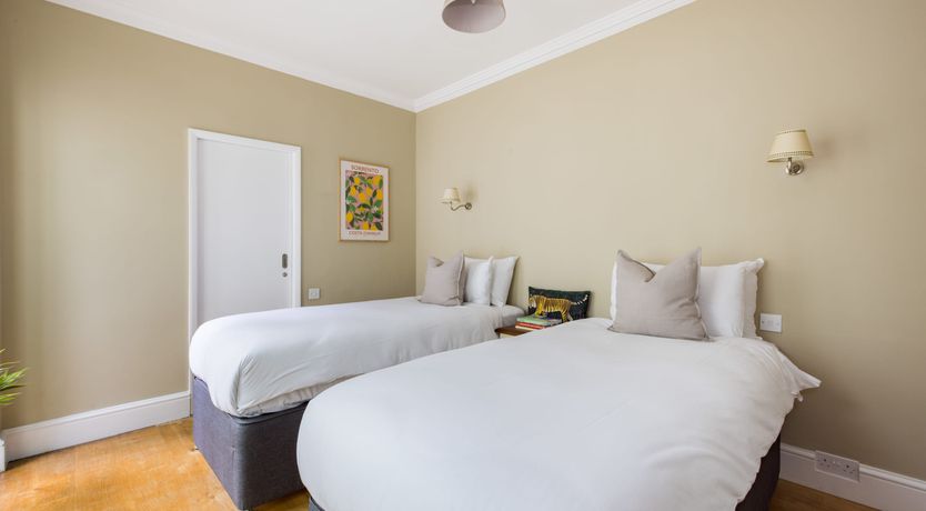 Photo of Earl's Retreat