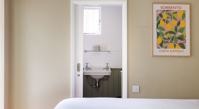 Photo of Earl's Retreat