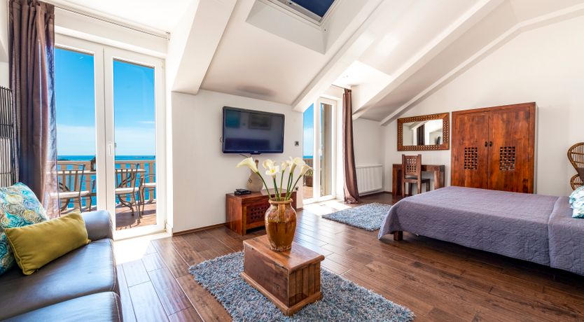 Photo of The Oyster Pearl