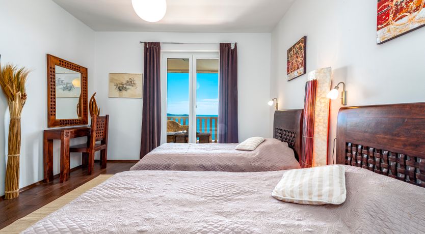 Photo of The Oyster Pearl