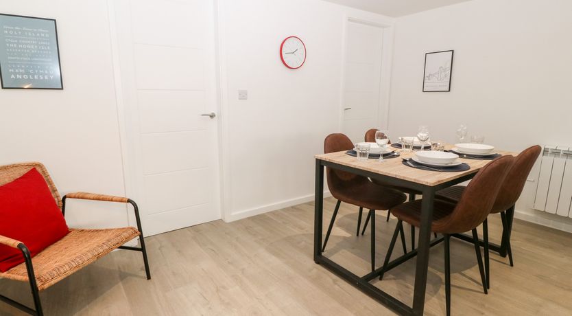 Photo of 2 Dew Street