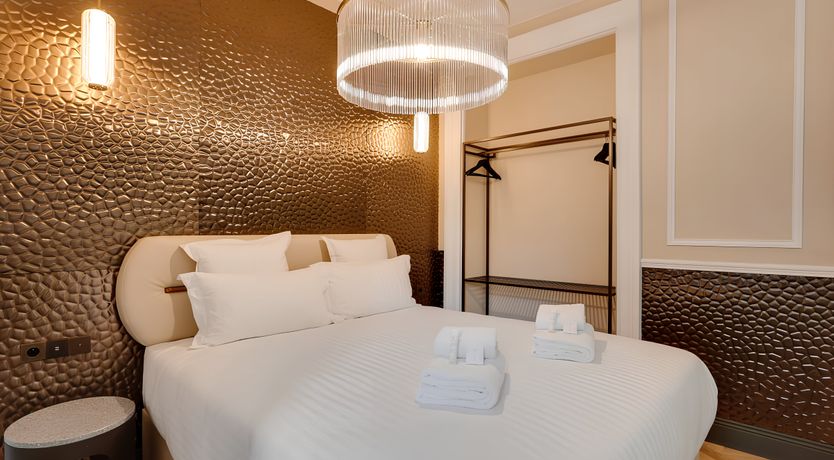 Photo of The Paris Poet