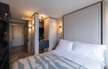 Elegance in London Holiday Home