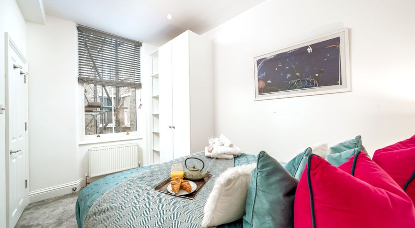 Photo of Earl's Charm