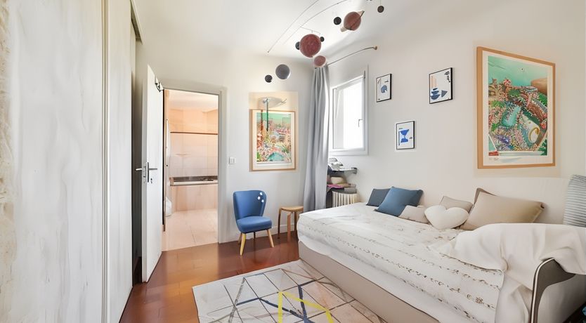 Photo of Parisian Grace