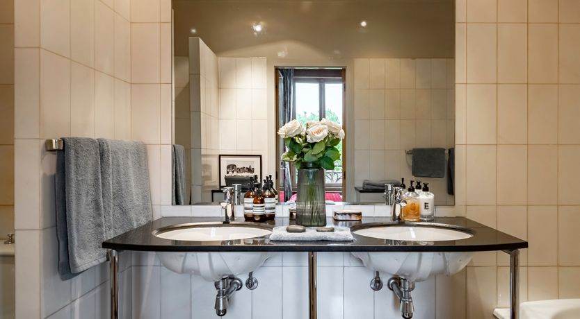 Photo of Parisian Grandeur