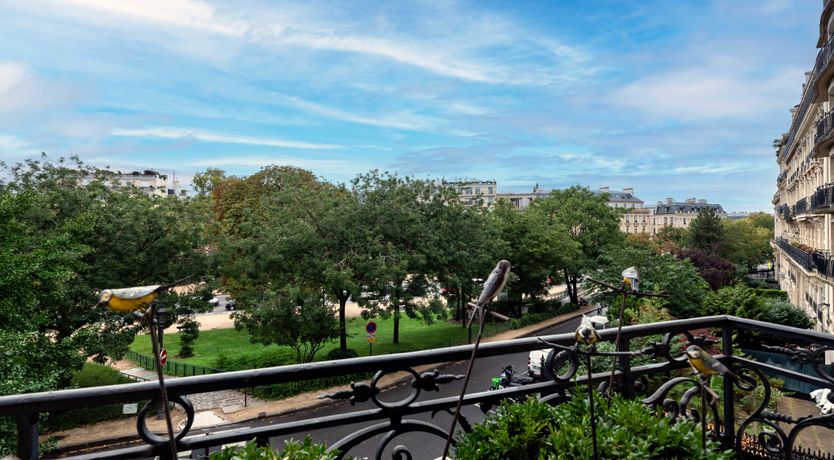 Photo of Parisian Grandeur