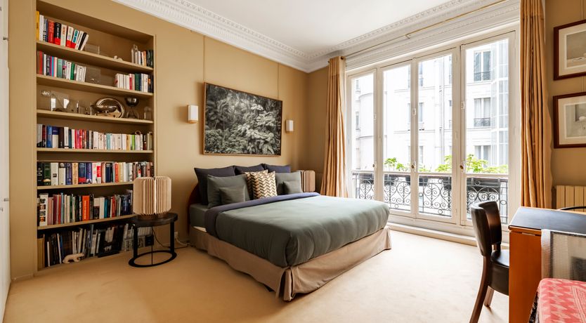 Photo of Parisian Grandeur