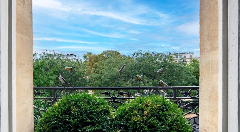 Photo of Parisian Grandeur