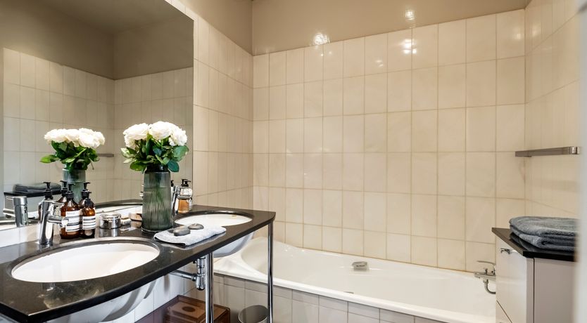 Photo of Parisian Grandeur