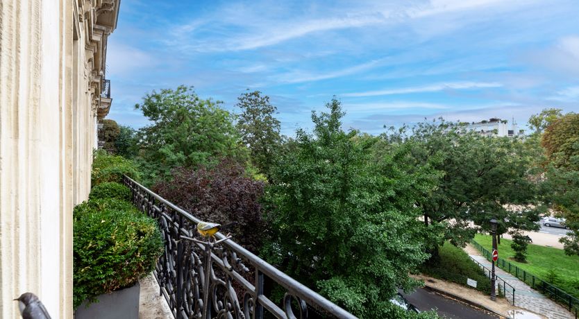 Photo of Parisian Grandeur