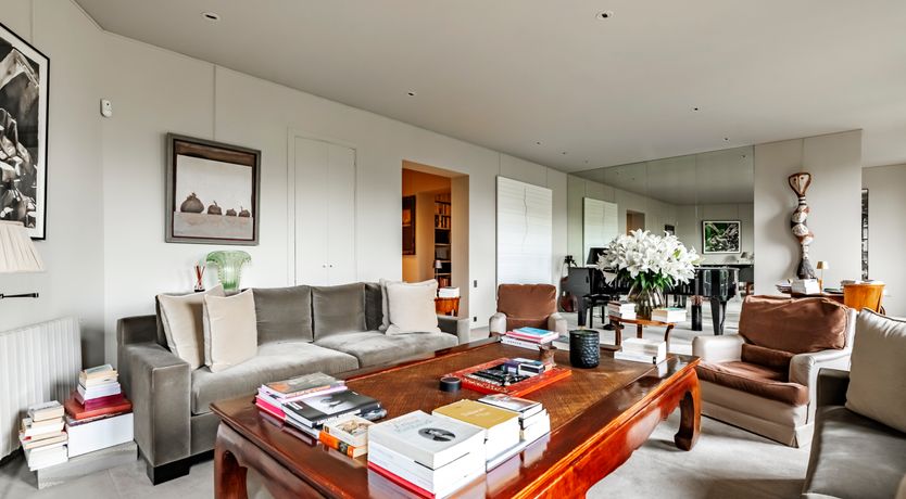 Photo of Parisian Grandeur