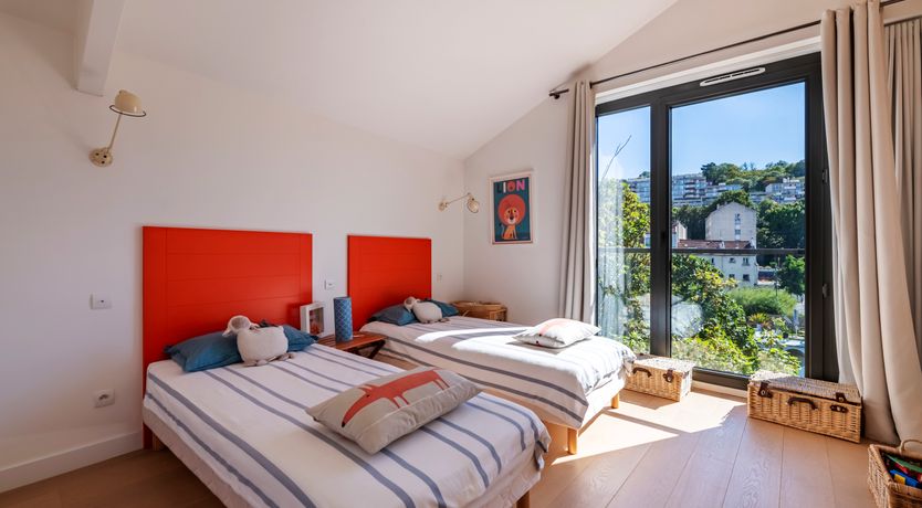 Photo of Riverside Residence