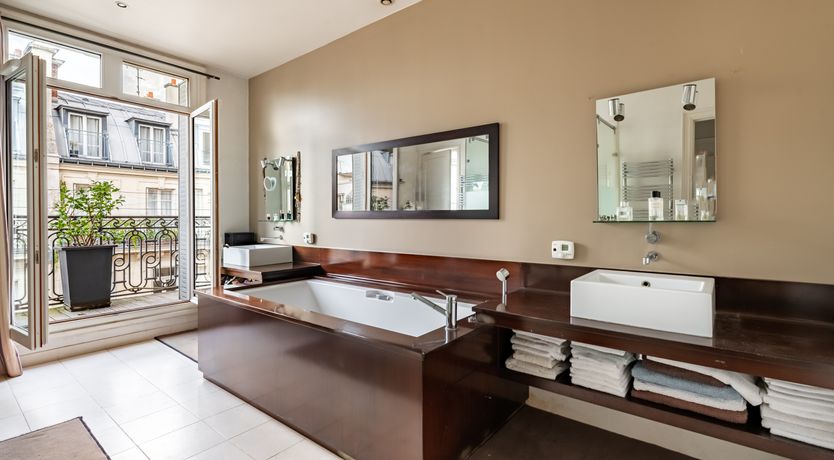 Photo of Sleek & Chic