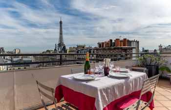 The Eiffel Outlook Holiday Home