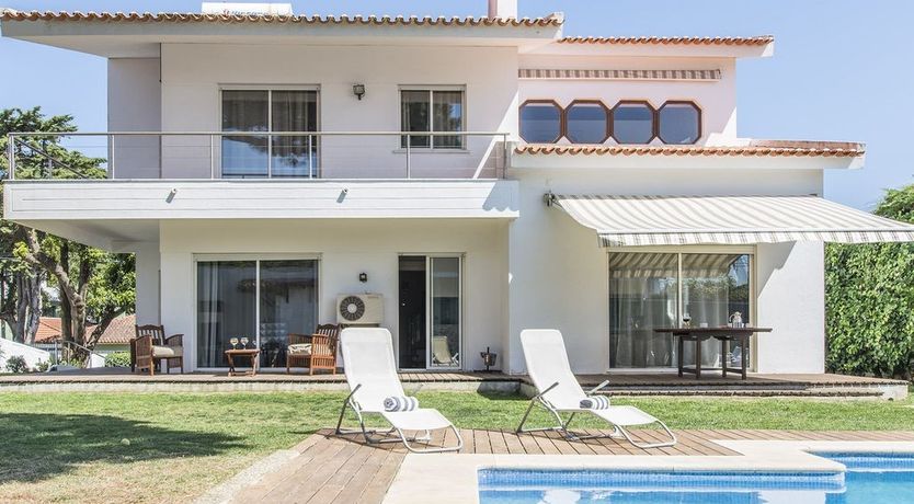 Photo of Caught By The Ocean