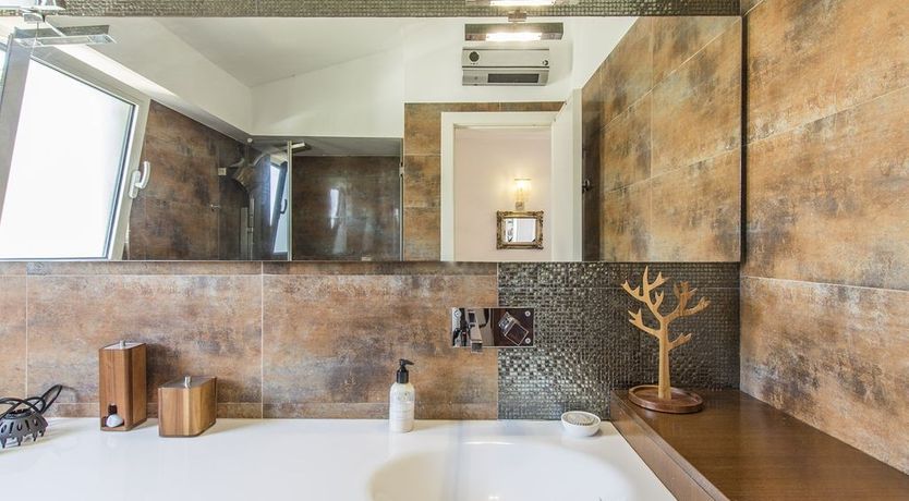 Photo of Caught By The Ocean