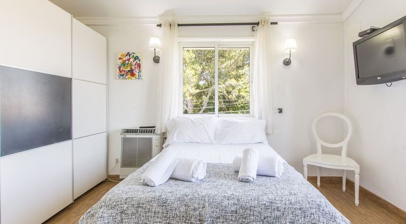 Photo of Caught By The Ocean