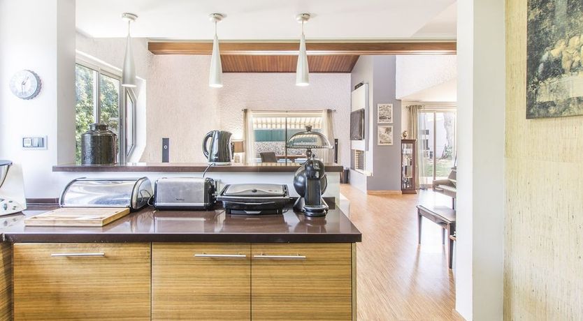 Photo of Caught By The Ocean