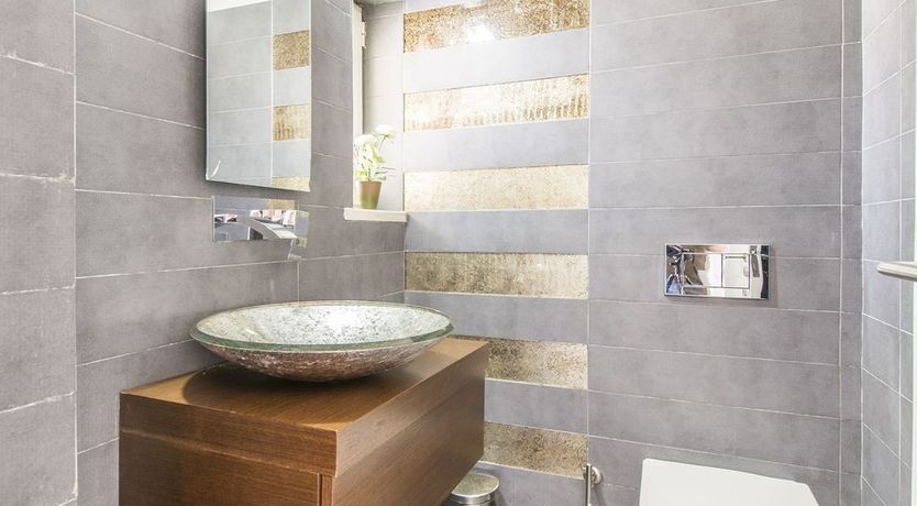 Photo of Caught By The Ocean