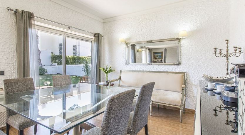 Photo of Caught By The Ocean