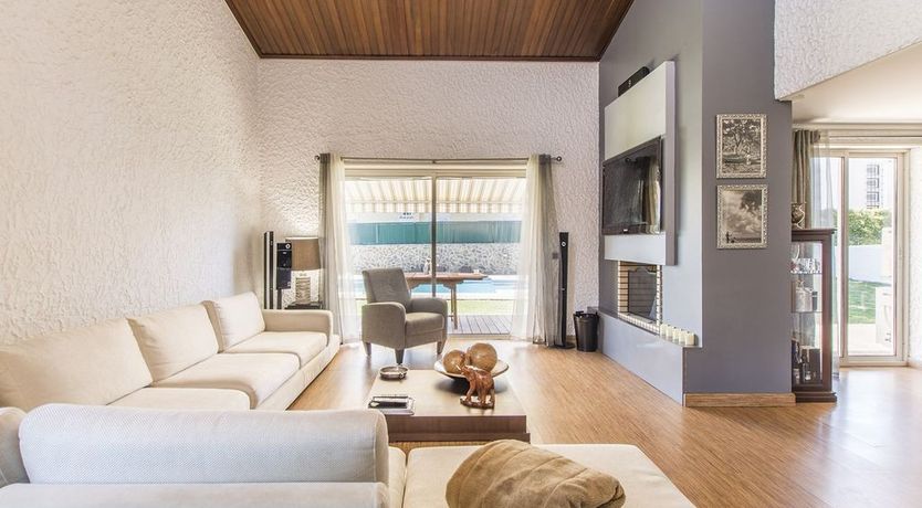 Photo of Caught By The Ocean