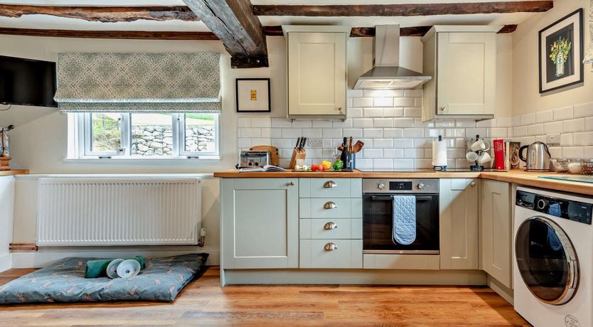 Photo of 3 Bed in Godshill Wood