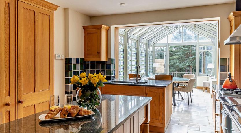 Photo of 6 Bed in Stockport