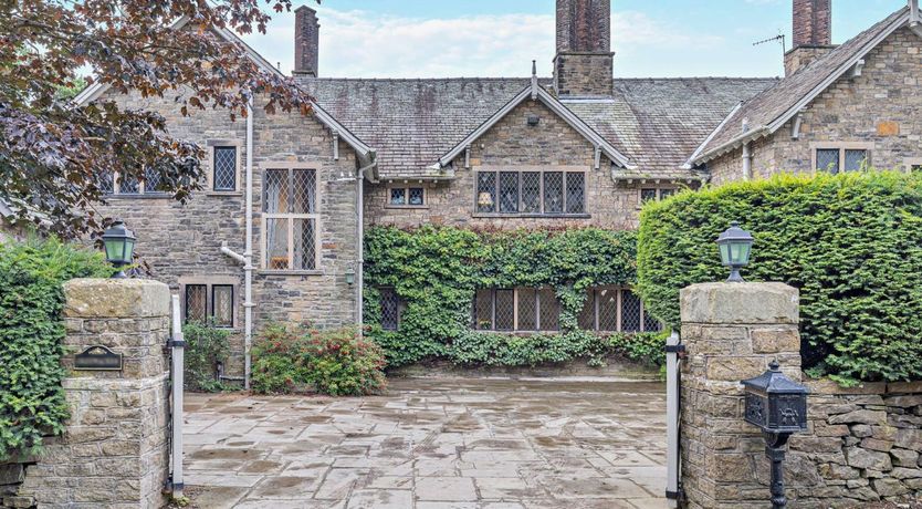 Photo of 6 Bed in Stockport