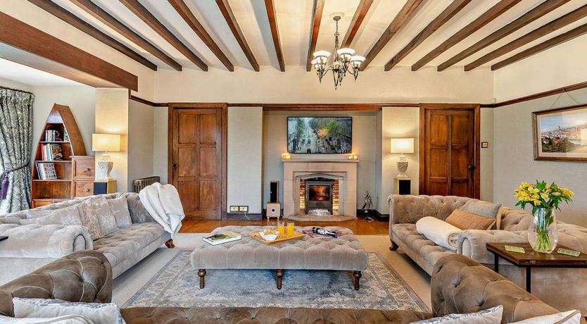 Photo of 6 Bed in Disley