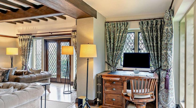 Photo of 6 Bed in Disley