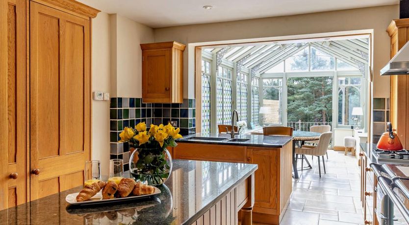 Photo of 6 Bed in Disley