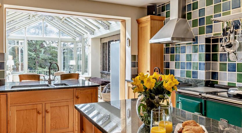 Photo of 6 Bed in Disley