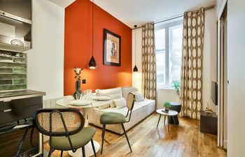 Chic Parisienne Holiday Home
