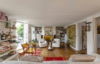 Rive Gauche Romance Holiday Home