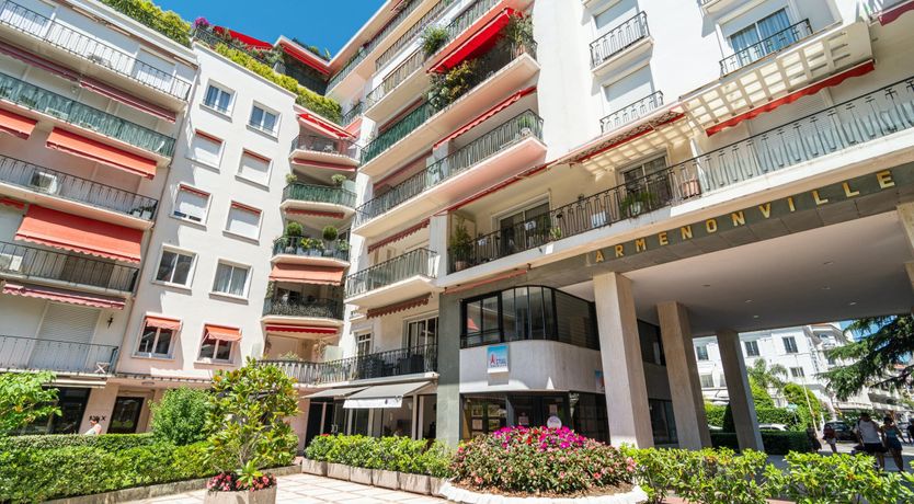 Photo of Riviera Chic