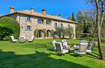On Tuscan Hill Holiday Home