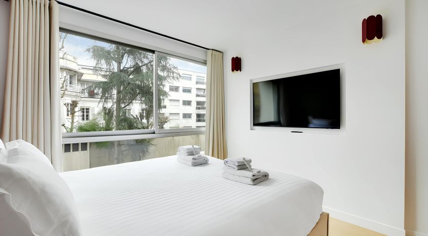 Photo of Parisian Beauty