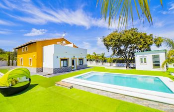 Popsicles by the Pool Holiday Home