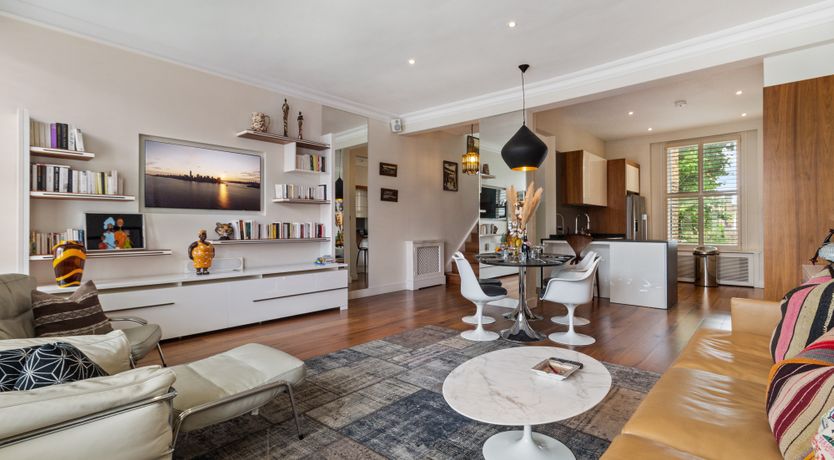 Photo of Royal Light