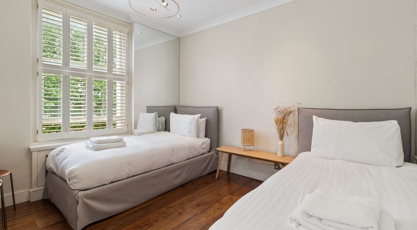 Photo of Royal Light