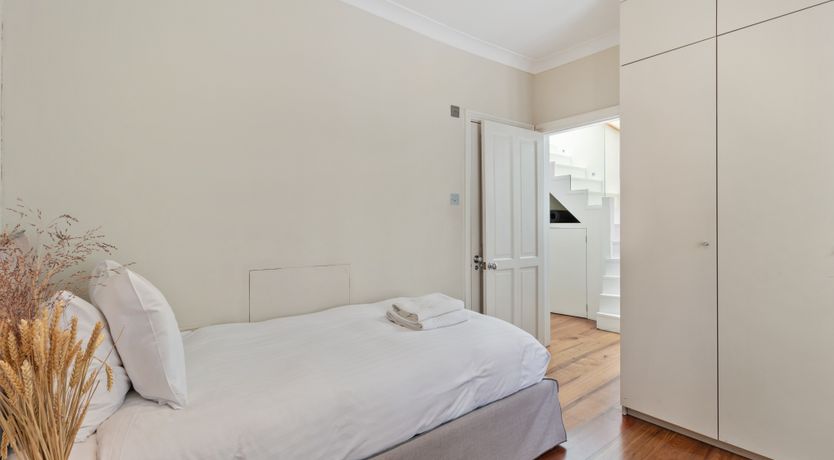 Photo of Royal Light