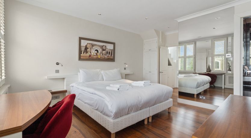 Photo of Royal Light