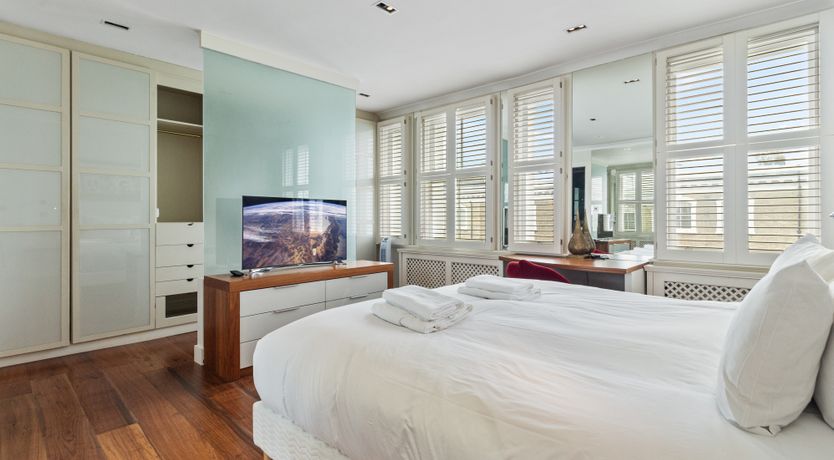 Photo of Royal Light