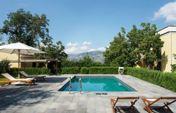 Etna's Delight Holiday Home