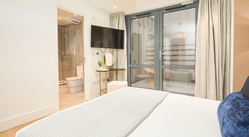 Photo of Crown of the City